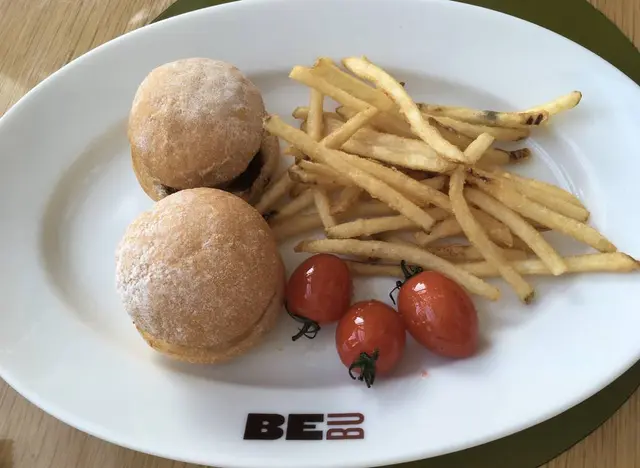 カフェ＆バー BeBu