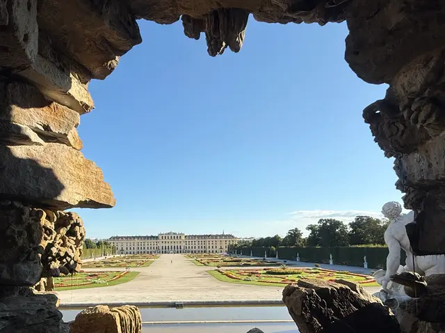 シェーンブルン宮殿（Schoenbrunn Palace）