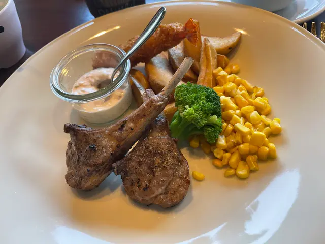 ワカヌイ グリル ダイニング バー東京