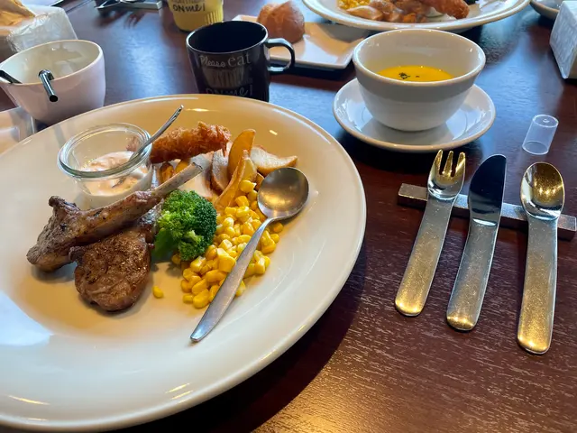 ワカヌイ グリル ダイニング バー東京