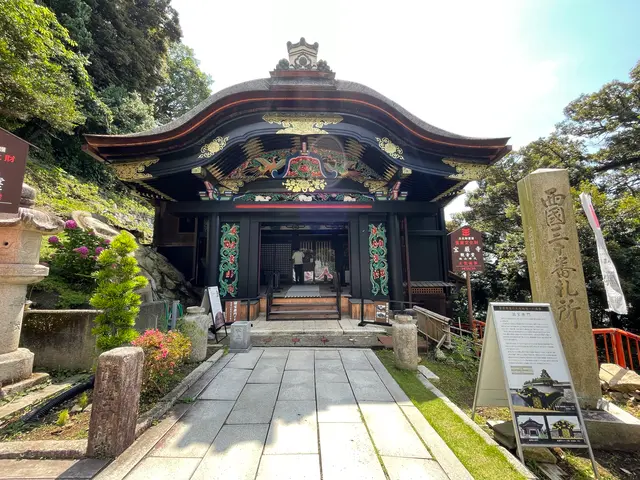 宝厳寺唐門（国宝）