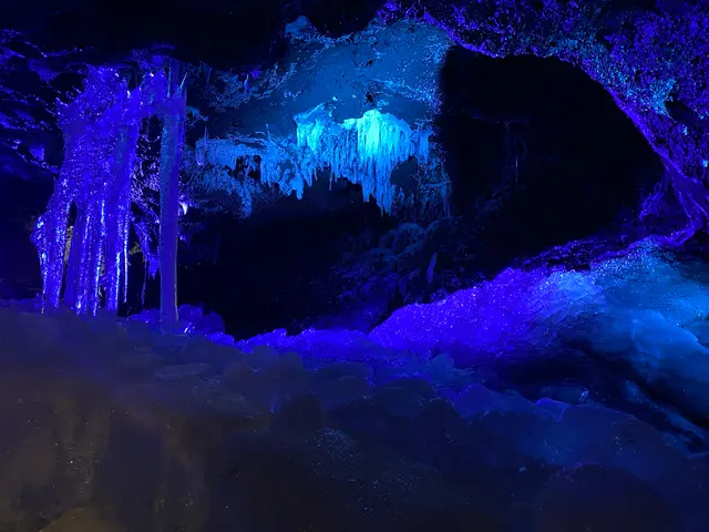 鳴沢氷穴