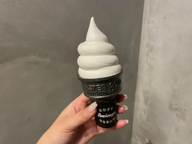 MIYASHITA CAFE +softcream （ミヤシタカフェ＋ソフトクリーム）