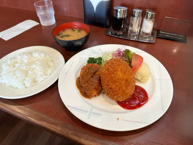 洋食やろく本店