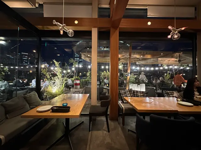 Restaurant & CAFÉ MOULiN（レストラン＆カフェ ムーラン）