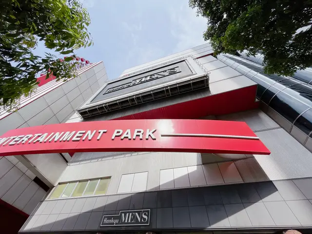 阪急メンズ大阪（HEP NAVIO）