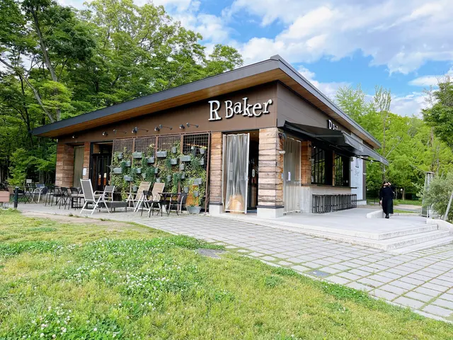 R Baker（アールベイカー）大阪城店