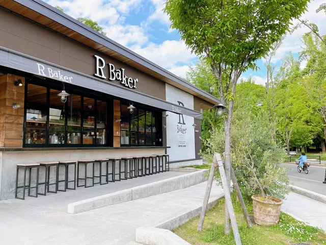 R Baker（アールベイカー）大阪城店