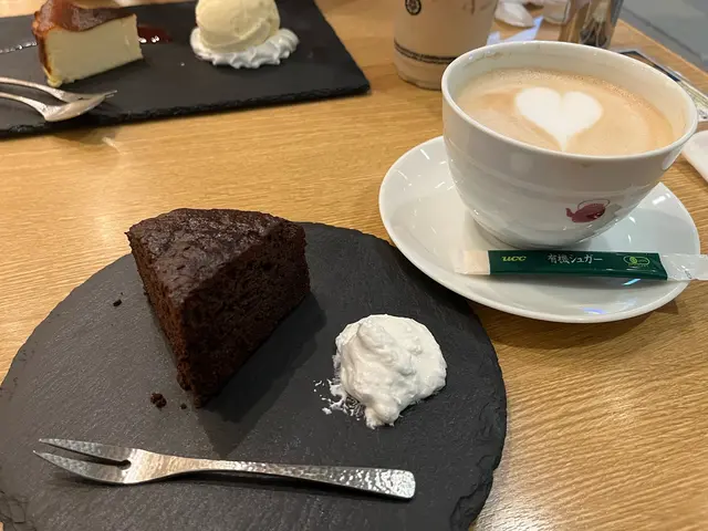 CAFE HACHI KITTE博多店