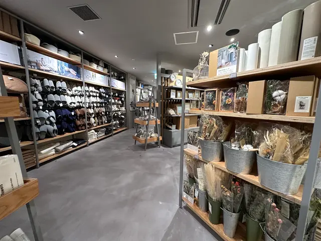 Standard Products ヤエチカ店（スタンダードプロダクツ）