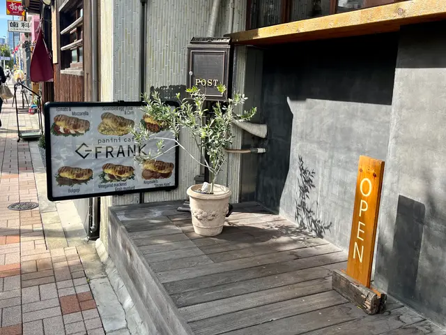 パニーニカフェFRANK