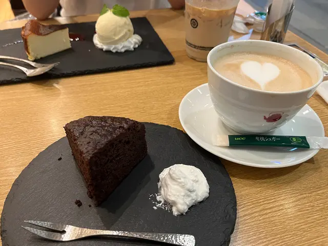 CAFE HACHI KITTE博多店