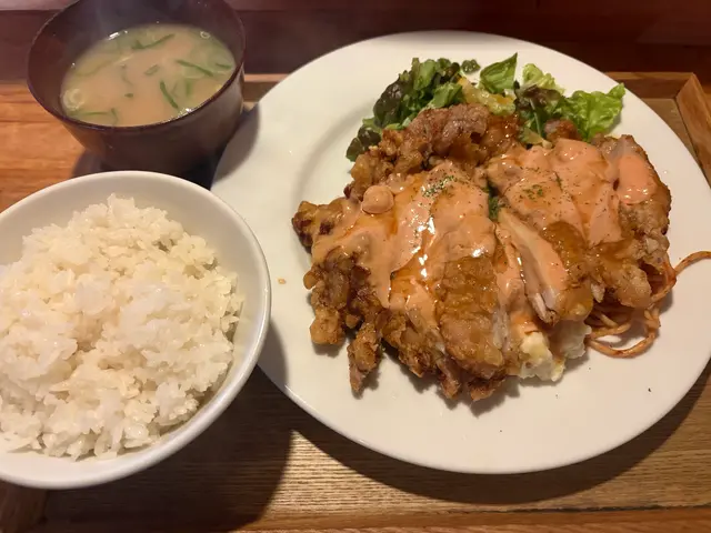 ニジイロ食堂(マルカン鶏麺)