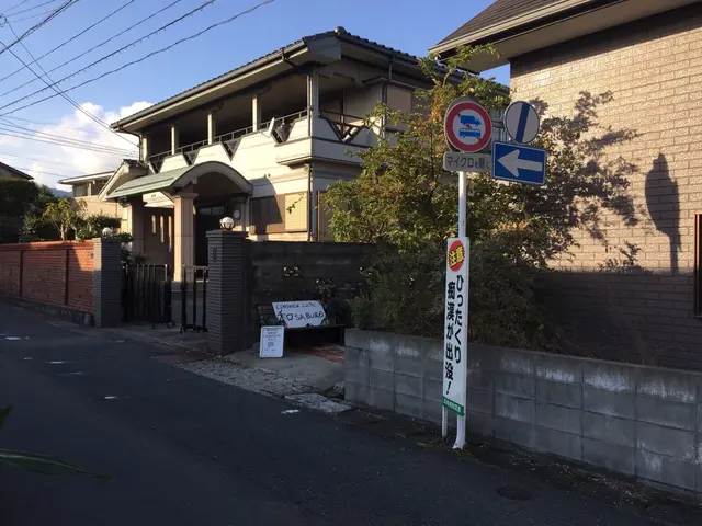 Cominca Cafe 和SABURO