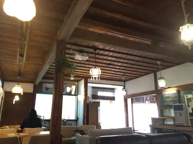 Cominca Cafe 和SABURO