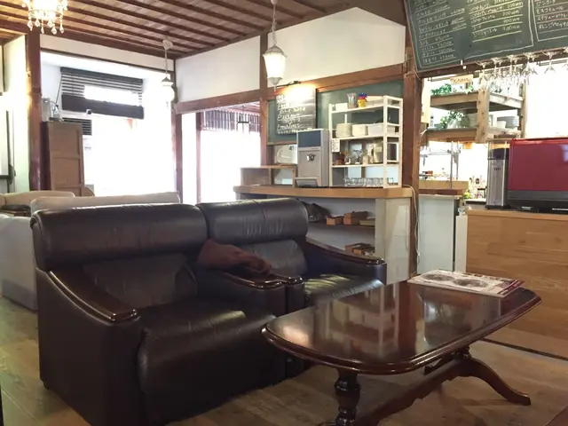 Cominca Cafe 和SABURO