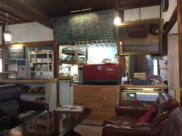 Cominca Cafe 和SABURO