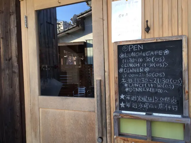 Cominca Cafe 和SABURO