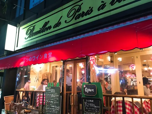 パリのワイン食堂