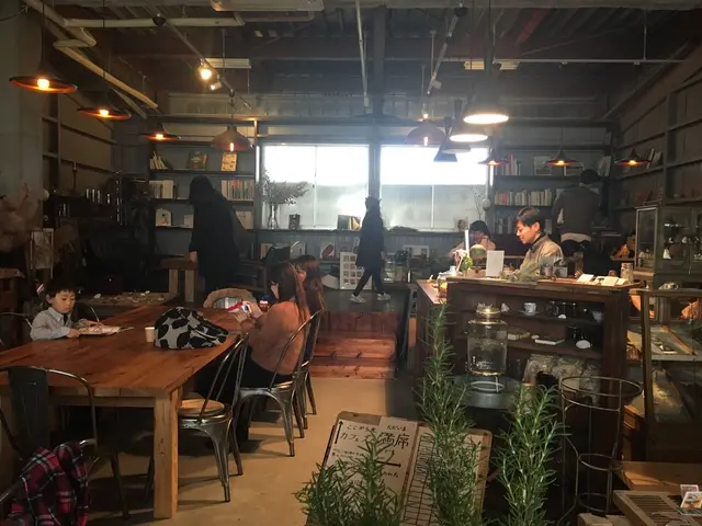 from afar（フロムアファー ）