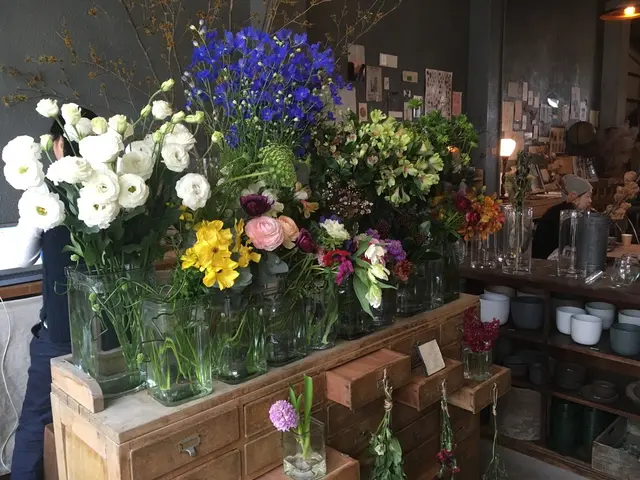 from afar（フロムアファー ）