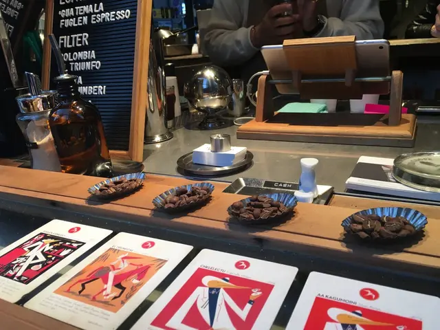 LEAVES COFFEE APARTMENT