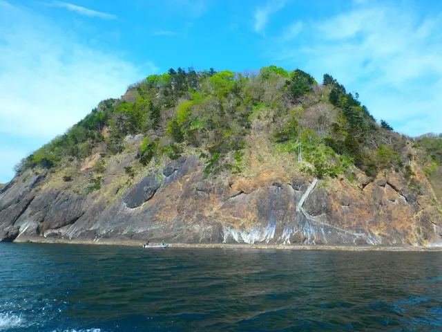 矢越クルーズ(矢越海岸アドベンチャーズのりば)