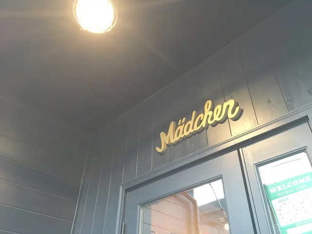 Mädchen BAKERY & COFFEE STAND