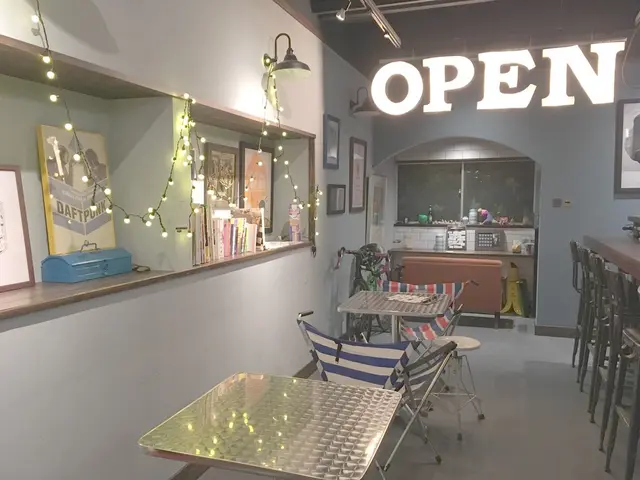 Mädchen BAKERY & COFFEE STAND