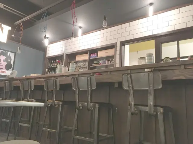 Mädchen BAKERY & COFFEE STAND