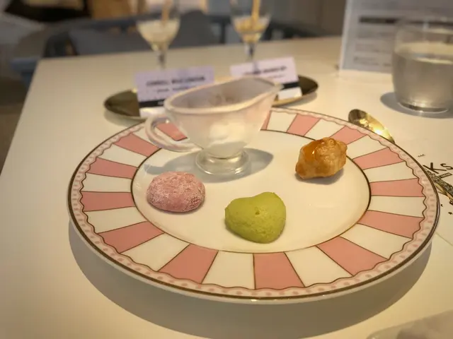 Milks - ミルクス Liquor on soft cream