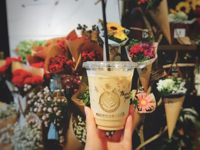 エッセンス カフェ （essence cafe）