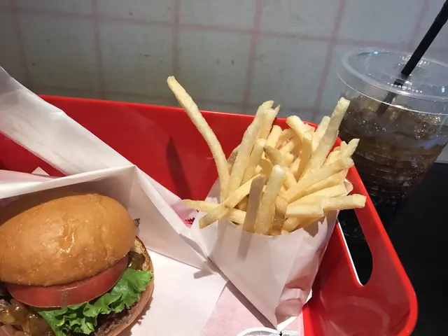 ヘンリーズバーガー（HENRY'S BURGER）