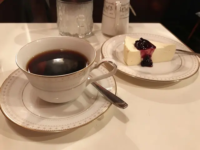 カフェ ドゥー （Café Deux） 