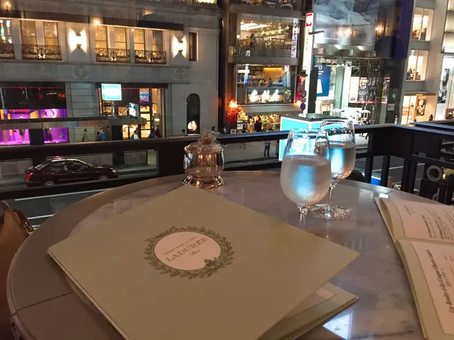 ラデュレ 銀座店（旧：ラデュレ サロン・ド・テ 銀座三越店）
