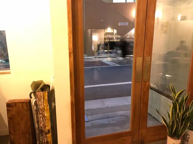 almond hostel & cafe