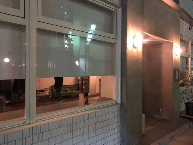 almond hostel & cafe