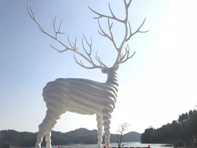 白い鹿のオブジェ