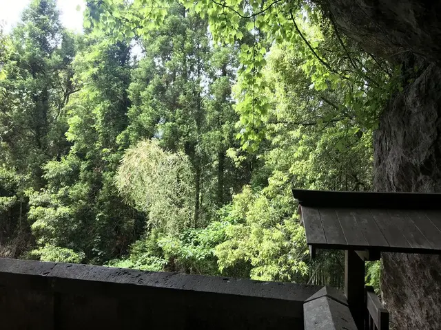 霊巌洞