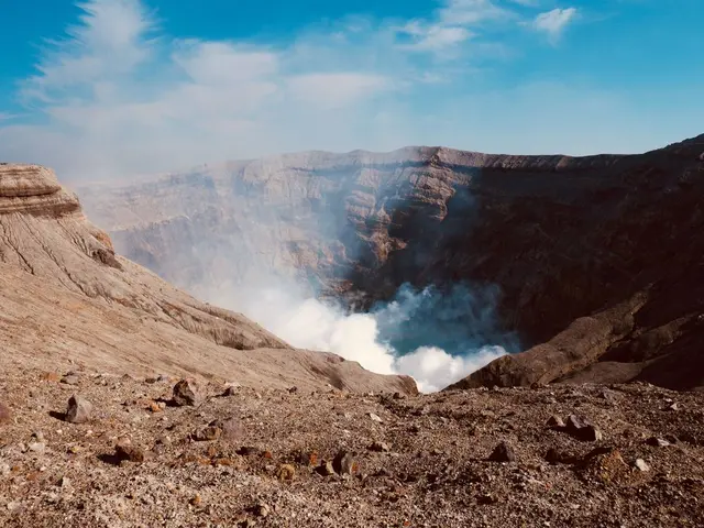 阿蘇中岳火口（阿蘇山上）