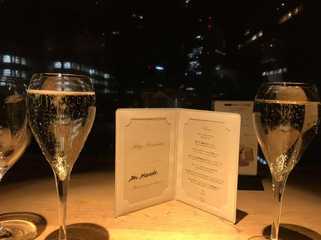 MANHATTAN TABLE