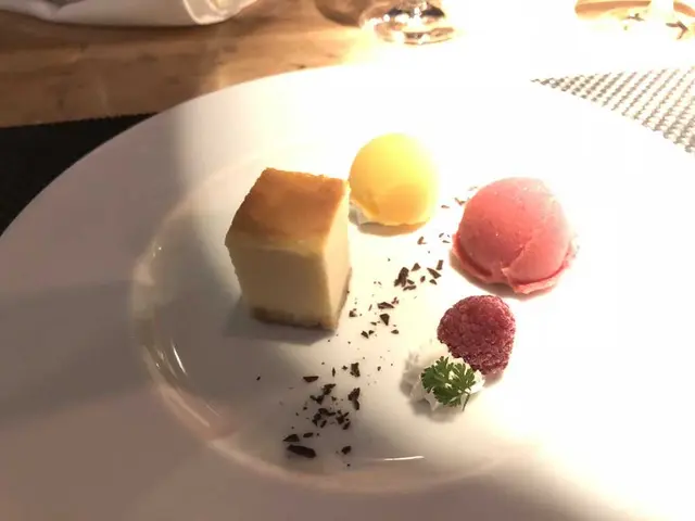 MANHATTAN TABLE