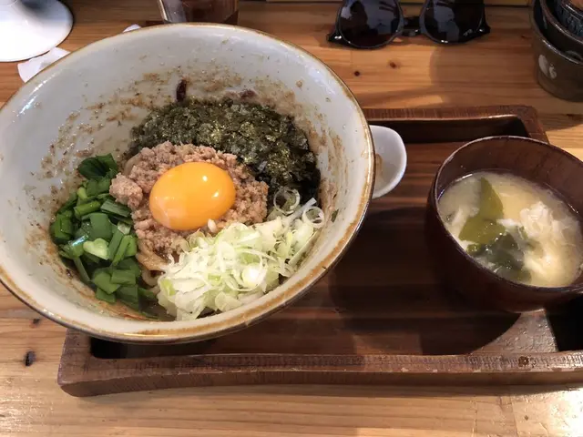 蛋黃麵まぜ麺マホロバ