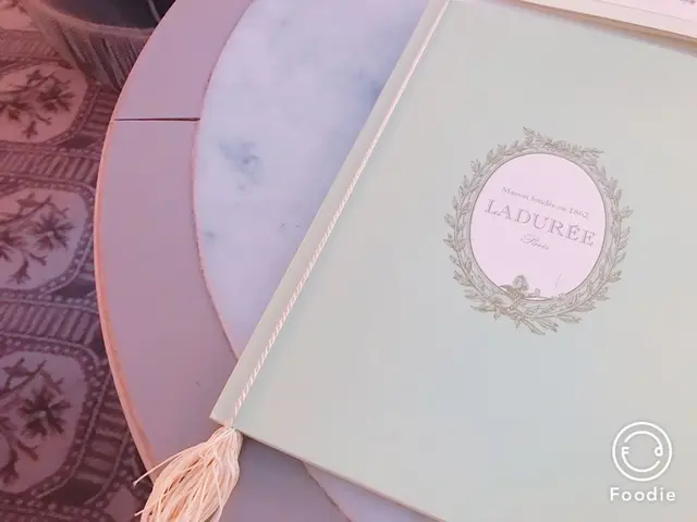 ラデュレ 銀座店（旧：ラデュレ サロン・ド・テ 銀座三越店）