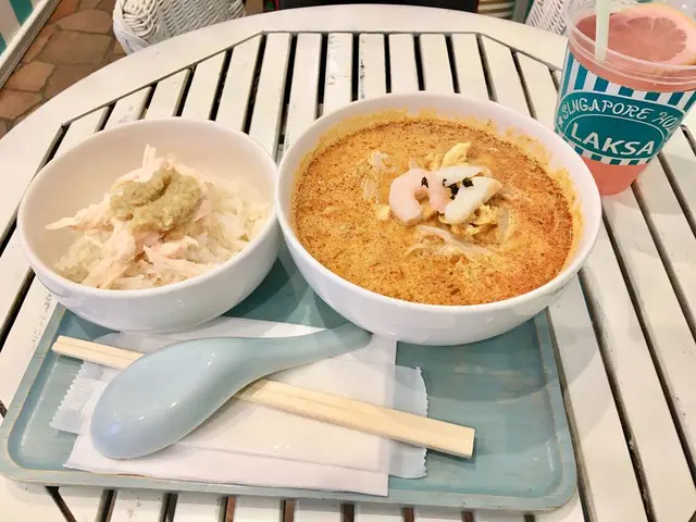 SINGAPORE HOLIC LAKSA（シンガポール ホリック ラクサ）