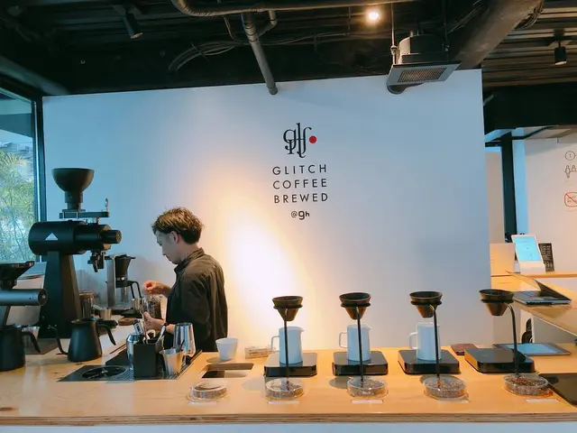 グリッチコーヒーブリュード@9h（GLITCH COFFEE BREWED）