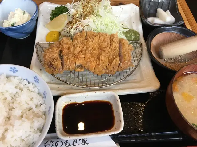 とんかつ いわい（旧 のもと家）