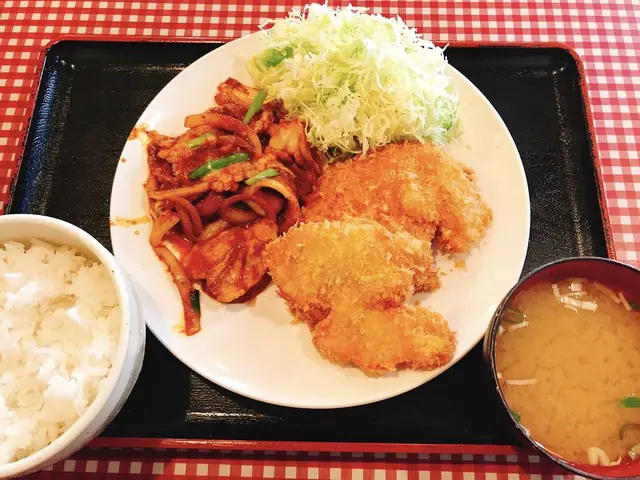 キッチン男の晩ごはん 女の昼ごはん