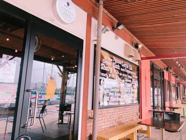 Delicious Restaurant Attic