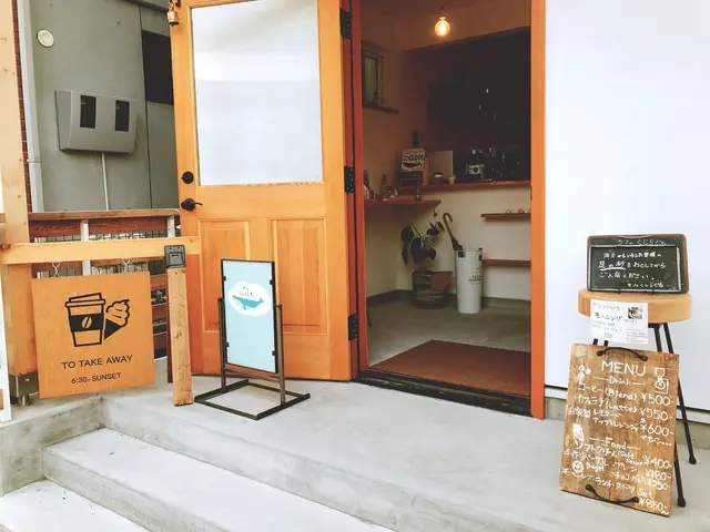 カフェ くじらぐも